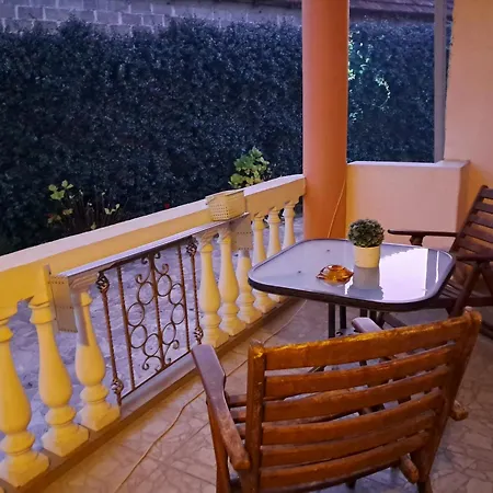 Erodios Guesthouse Loutraki  Exterior photo